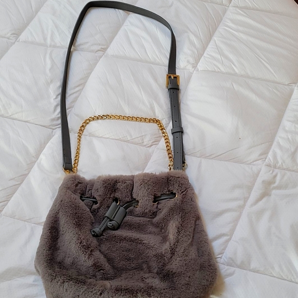 Gianna Bini gray faux fur purse - Picture 2 of 8
